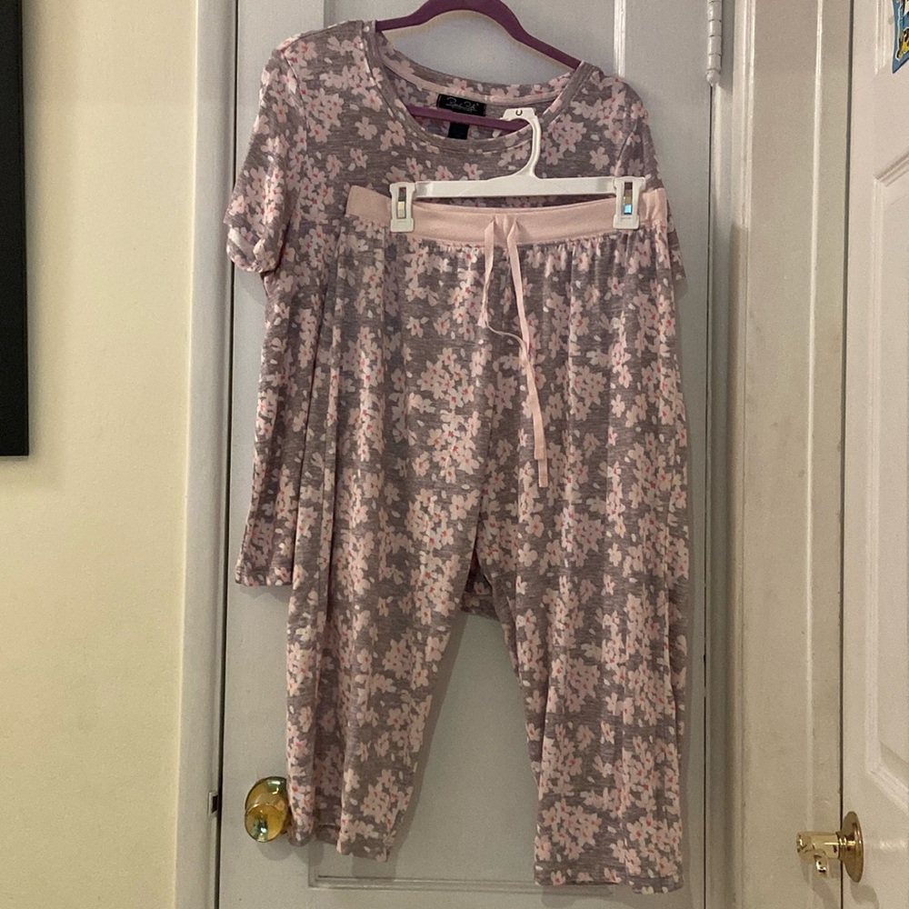 René Rofé pajama set. Size Large. Excellent condition